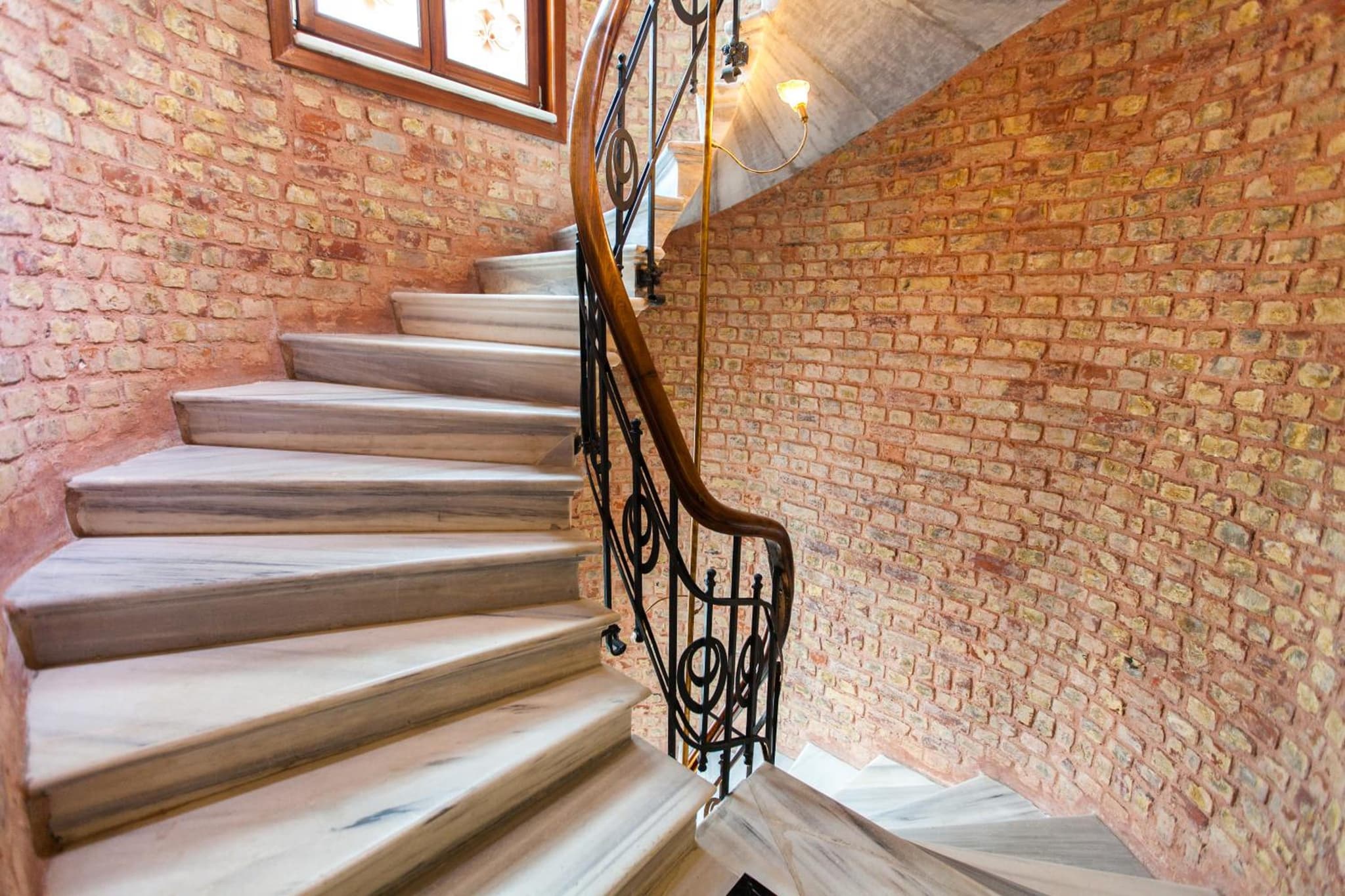 Hotel Pera Parma - Image 1