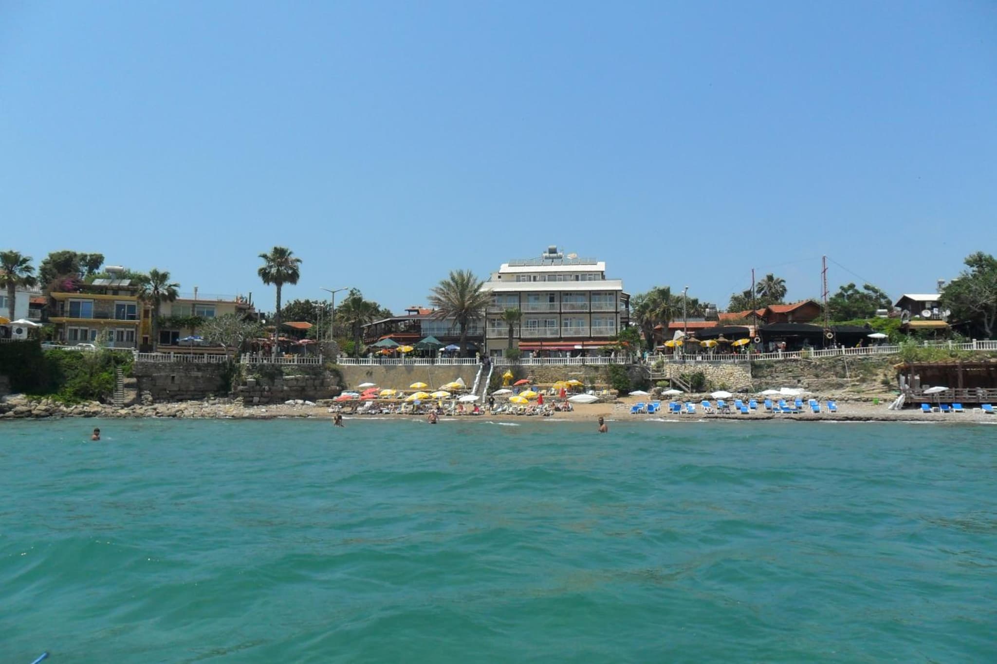 Beach House Hotel - Image 1
