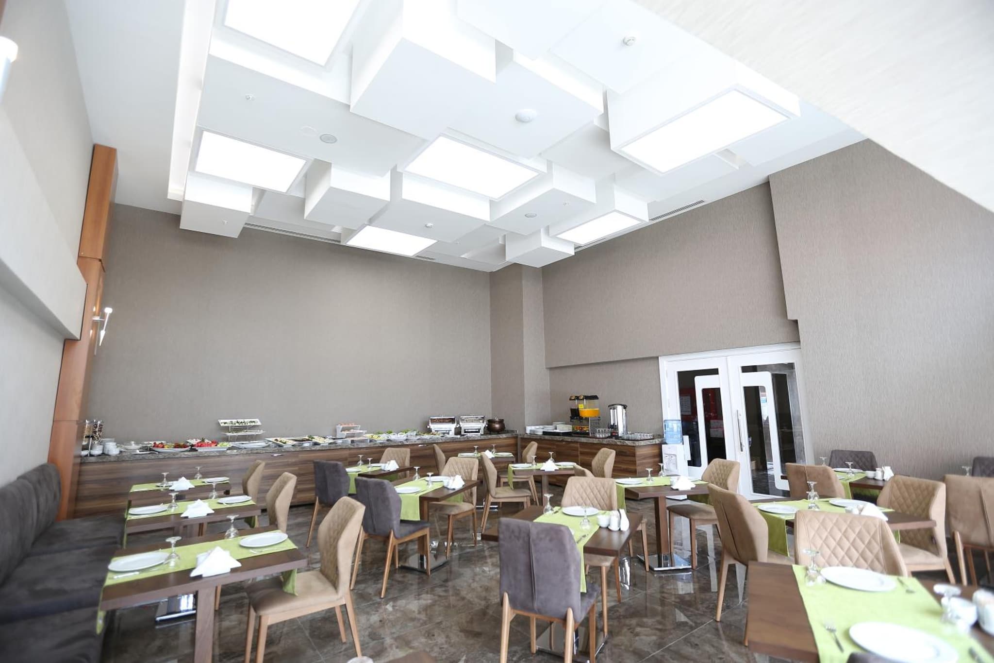 Elips Royal Hotel & SPA - Image 2