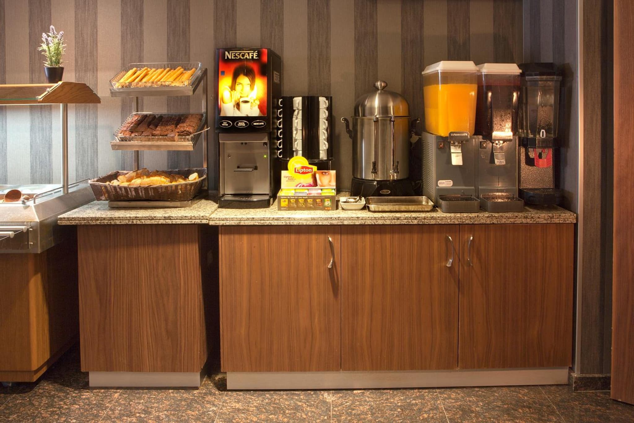 Nanda Hotel - Image 4