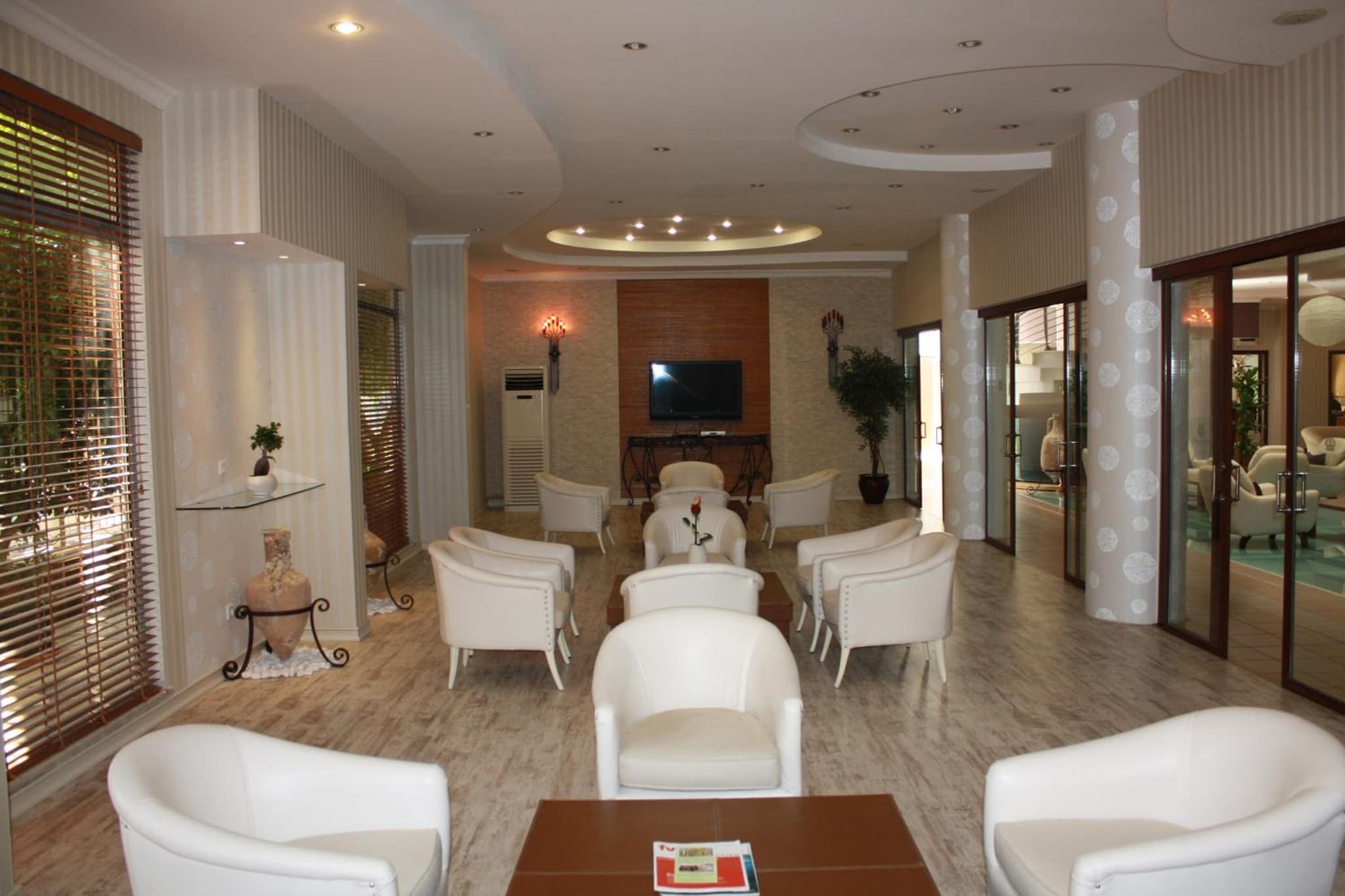 Romance Beach Hotel - Image 4