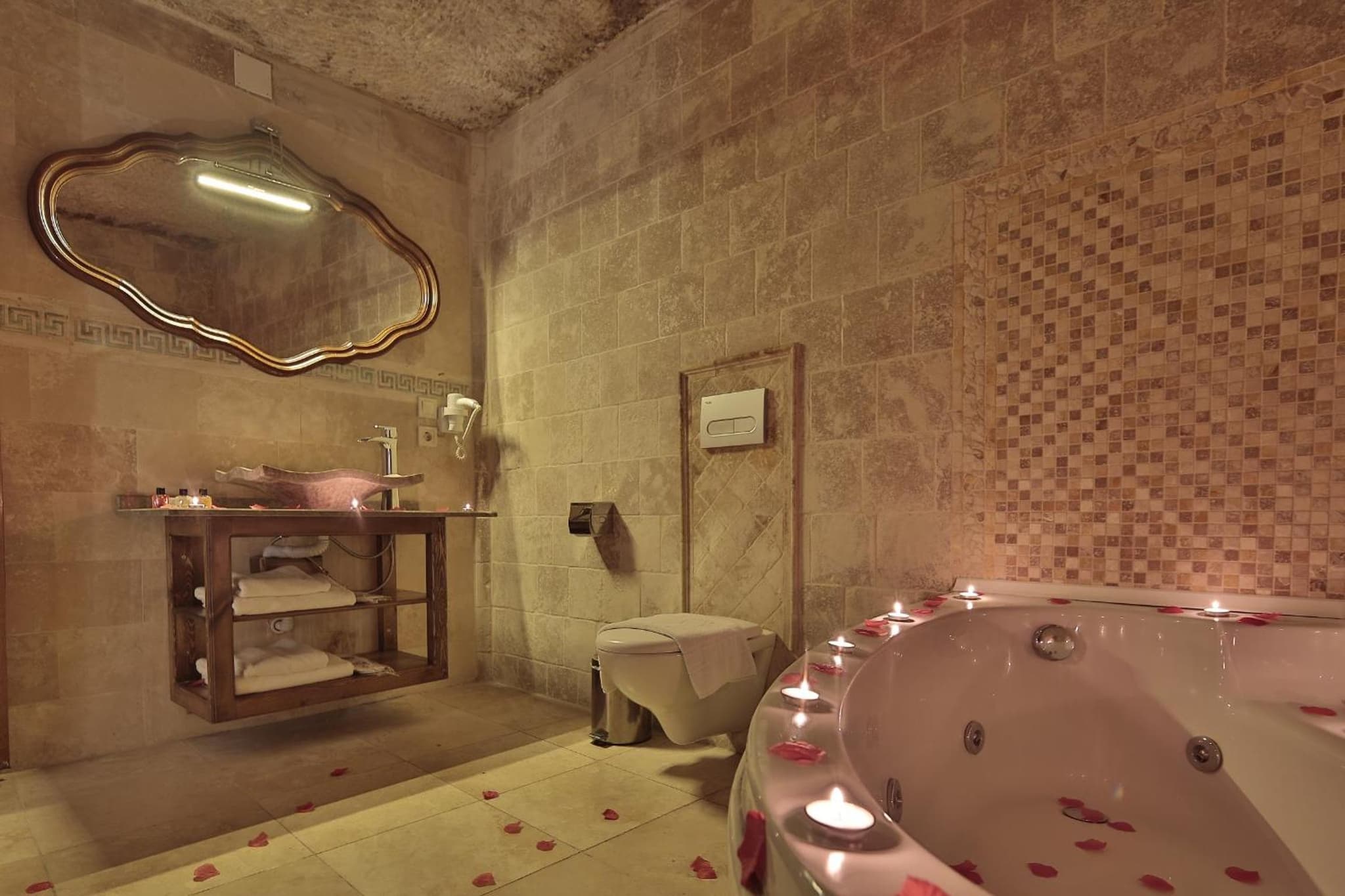 Shoestring Cave House - Image 1