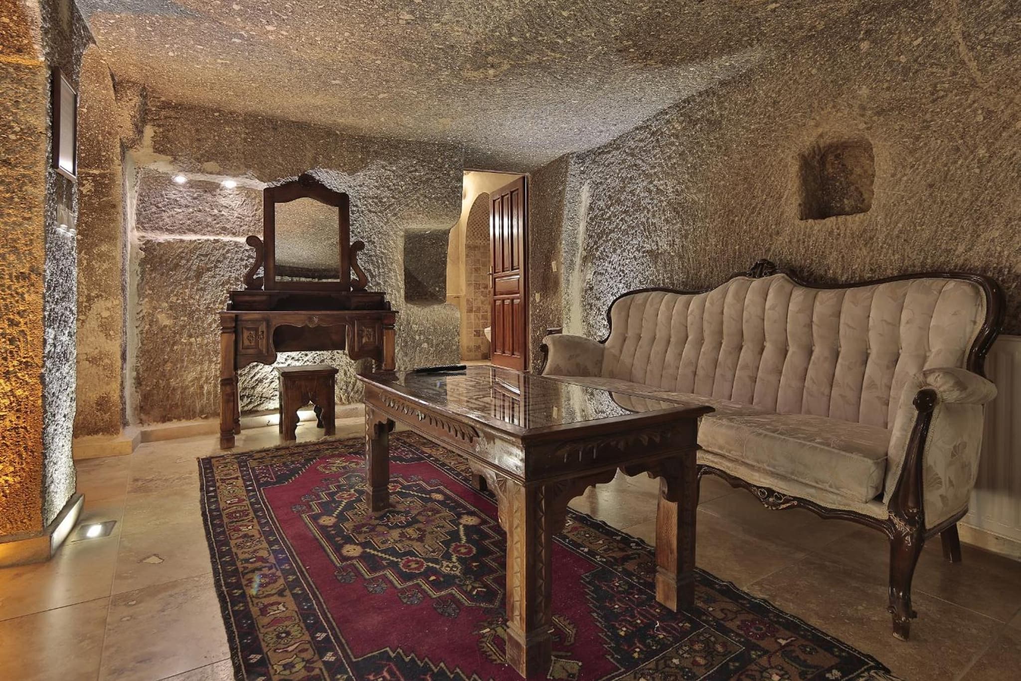 Shoestring Cave House - Image 4