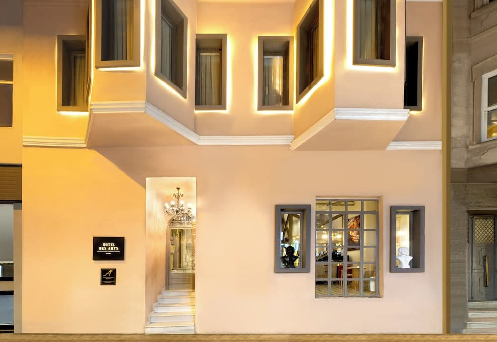 Sanatlar Oteli Galata - Image 1