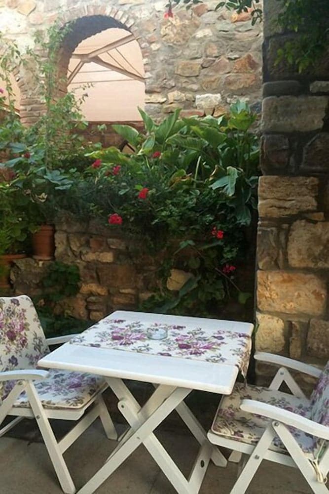 Bozcaada Fahri Otel - Image 4