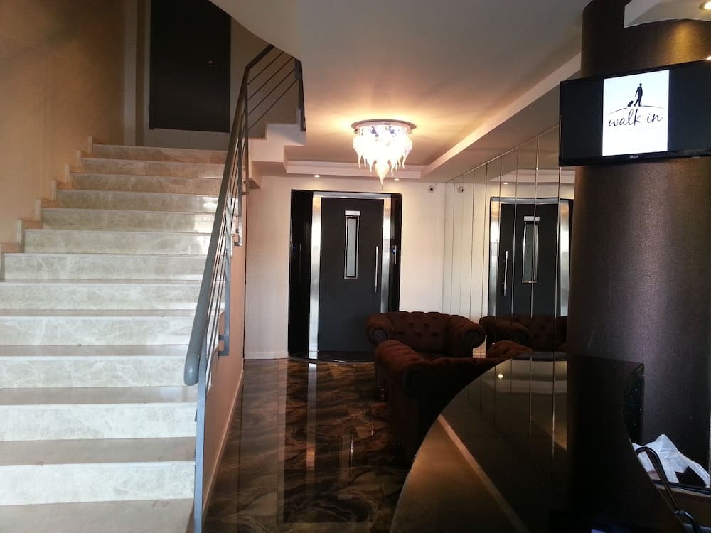 Yürüyüş Yapılan Otel - Image 2