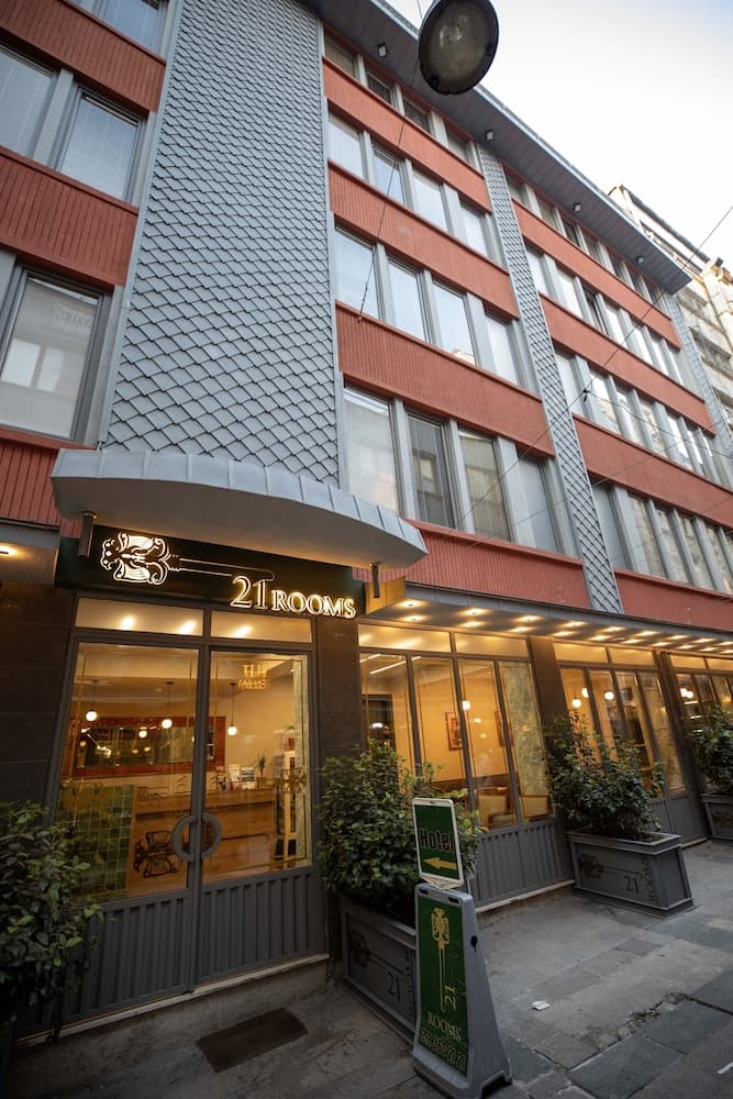 21 Rooms Hotel - Image 1