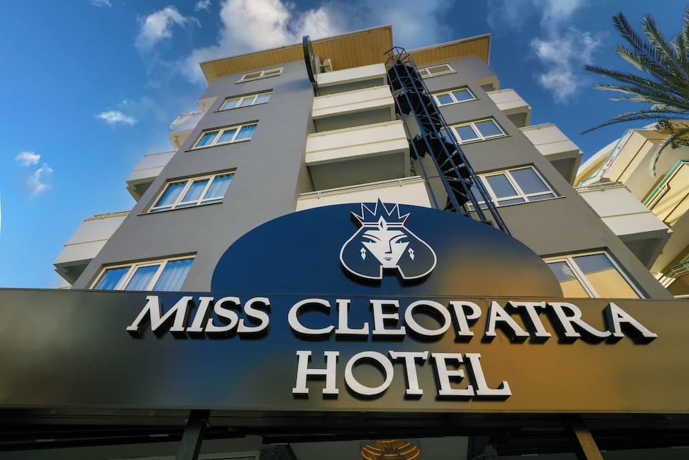 Miss Cleopatra Otel - Image 1