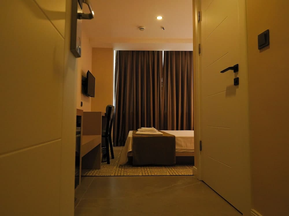 Bonnie City Hotel - Image 2