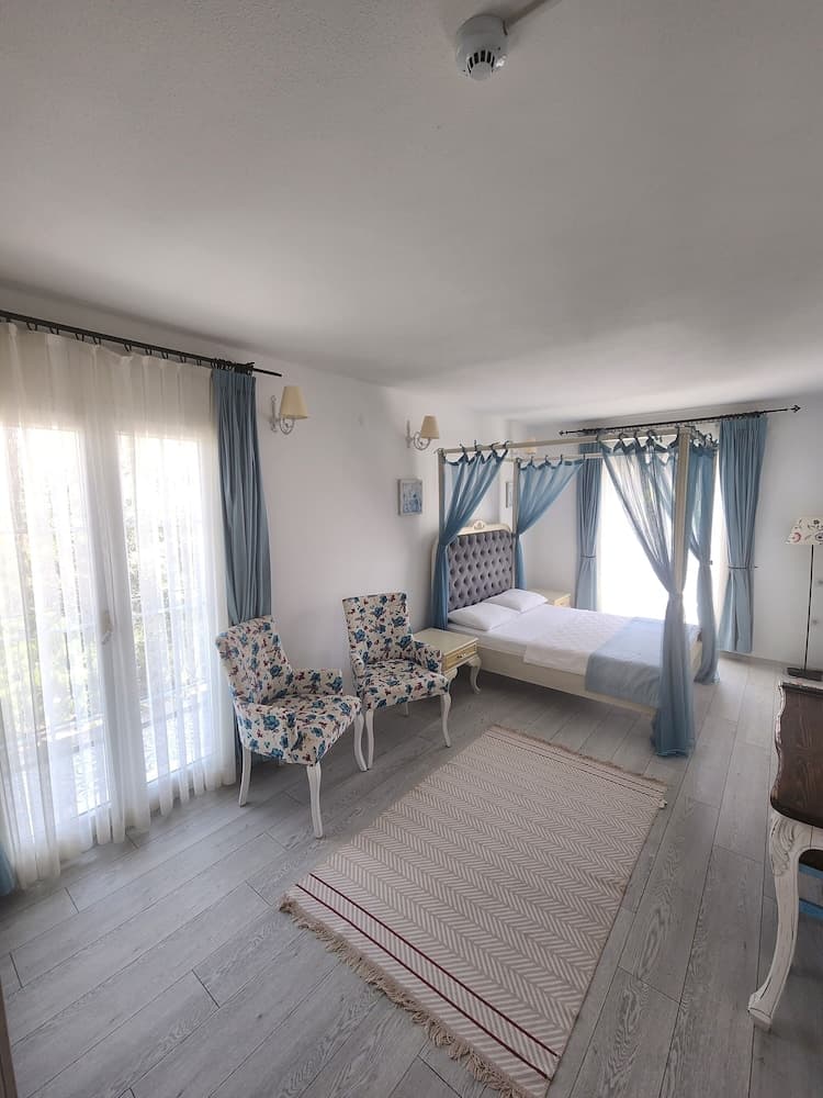 Tarcin Alacati Otel - Image 2