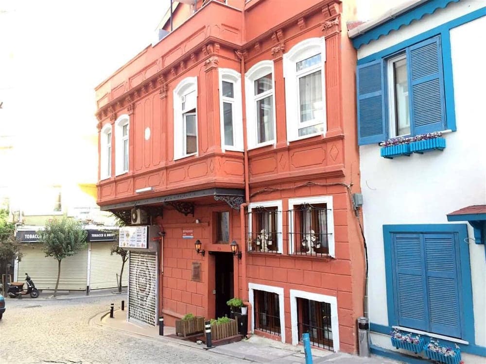 Hot Budget - Image 1