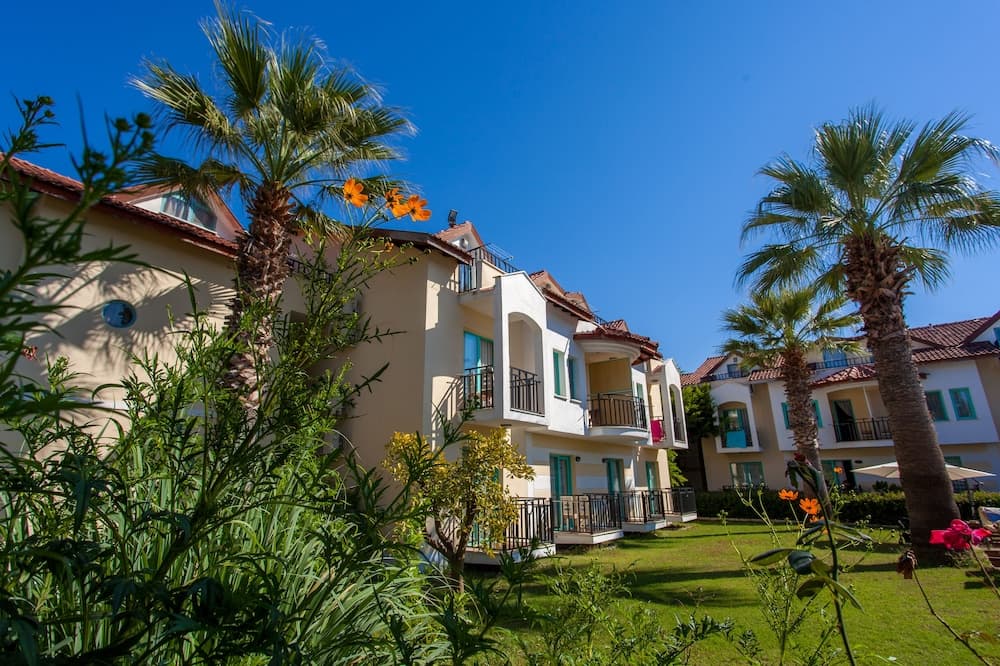 Rebin Beach Otel - Image 1