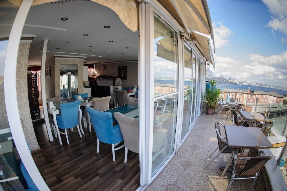 Crowned Otel - Image 4