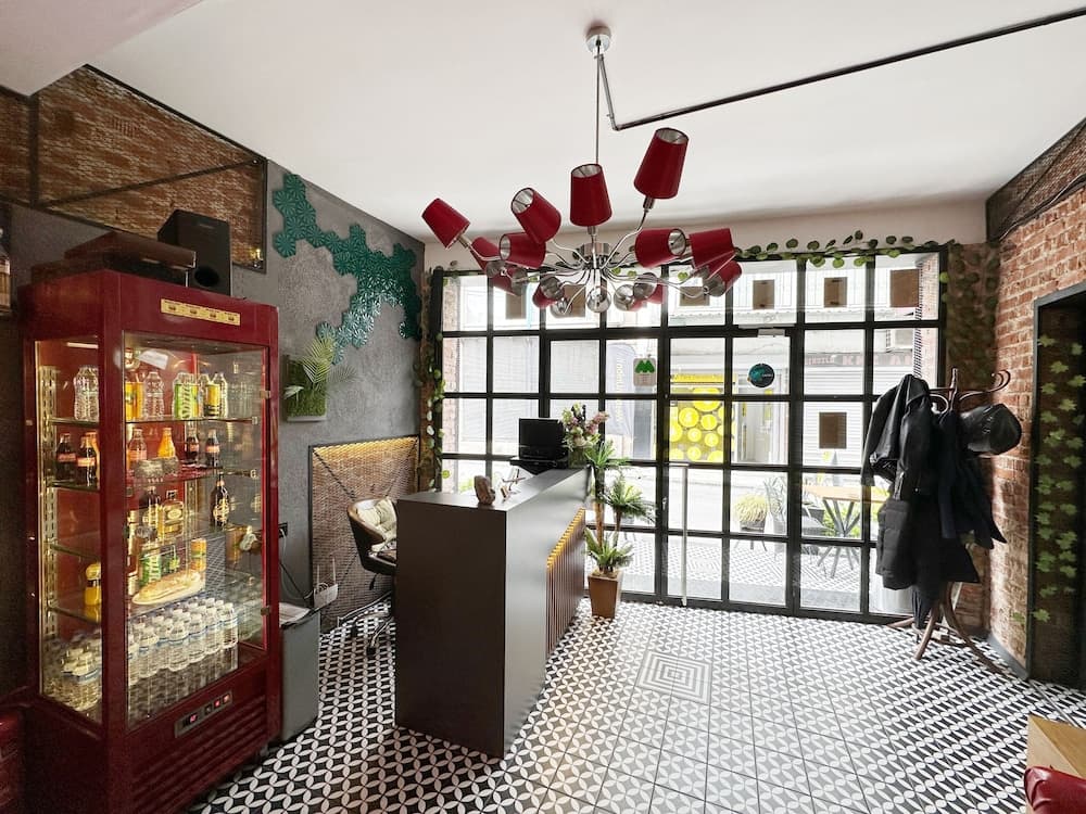 Black Art Otel - Image 2