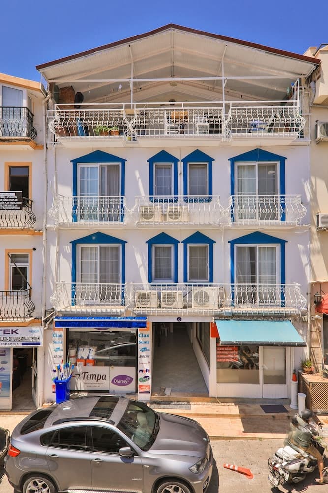 Yaz Apart Hotel - Image 1