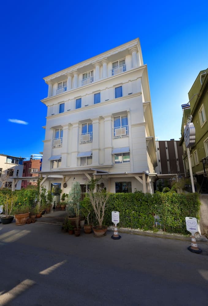 Nun By Laren Hotels - Image 1