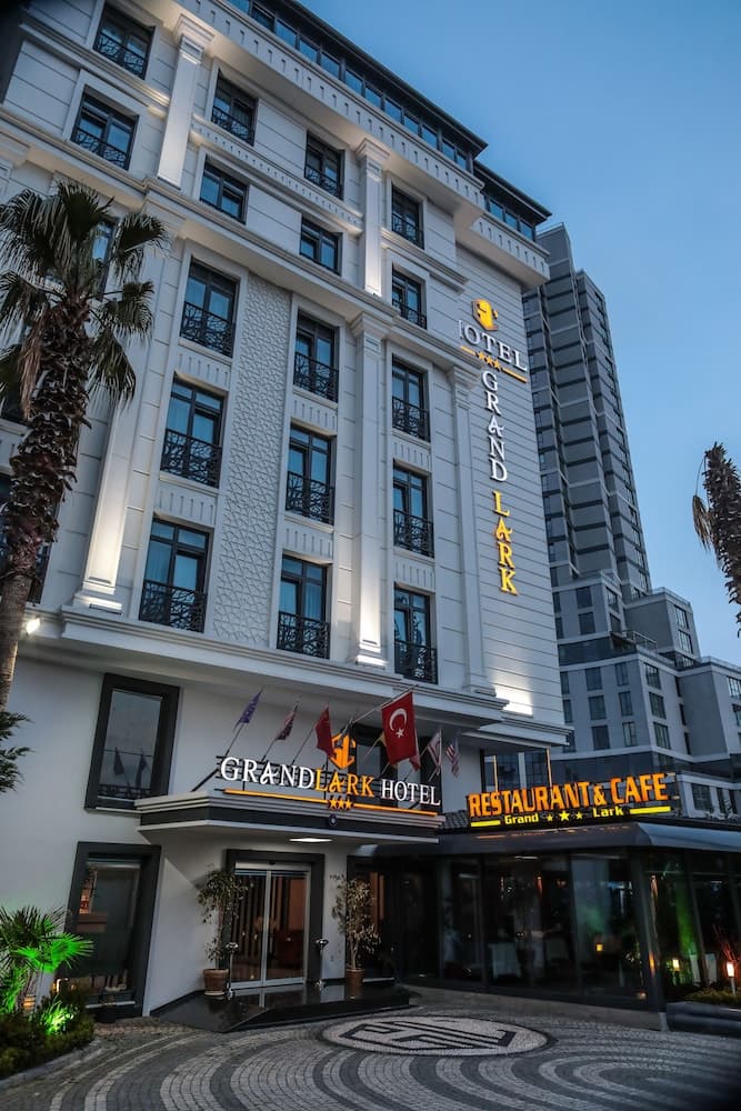 Grand Lark Otel - Image 2