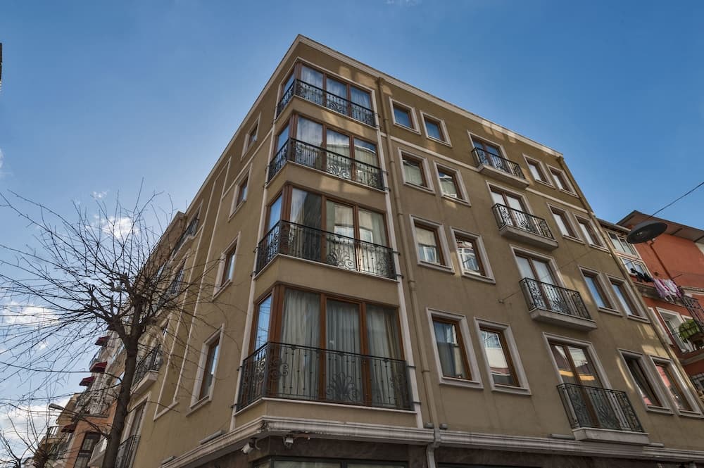 Alphonse Otel - Image 1