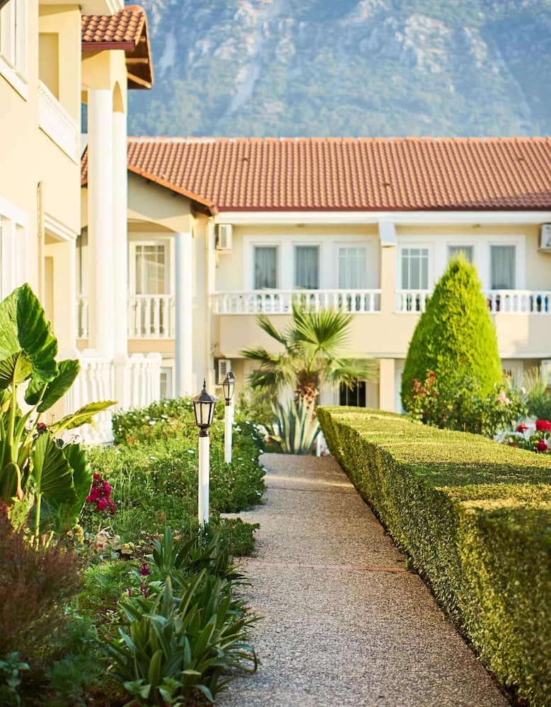 Larimar Suite Otel - Image 1