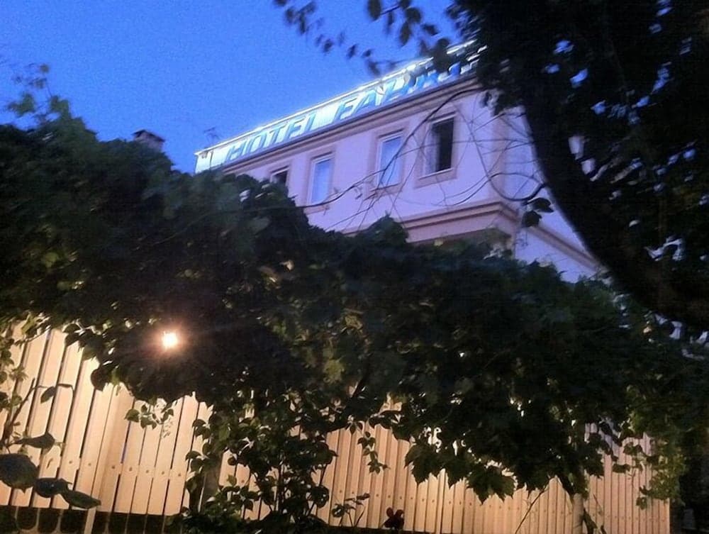 Bozcaada Fahri Otel - Image 1