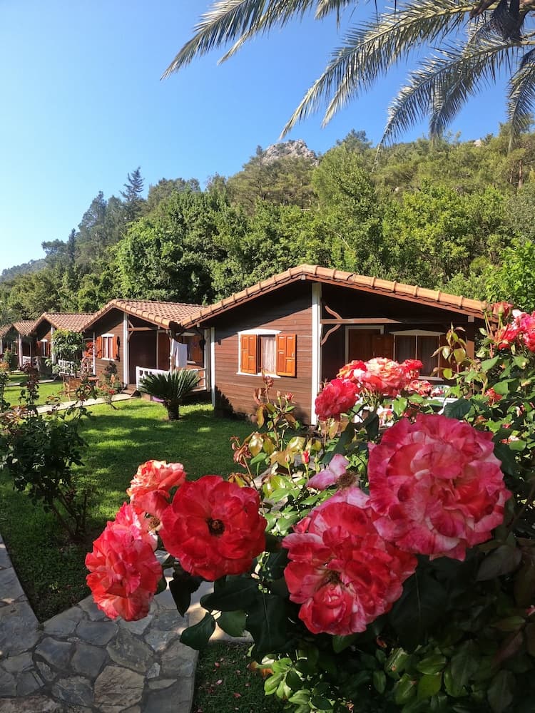 Canada Otel & Bungalovlar - Image 1