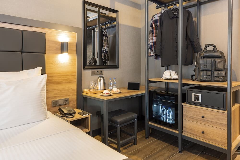 Marius Otel - Image 4