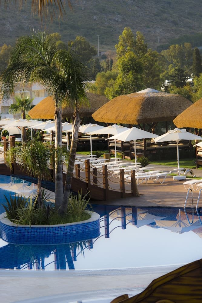 Sentido Bellazure Otel - Image 1