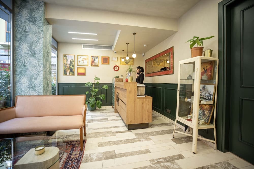 21 Rooms Hotel - Image 2