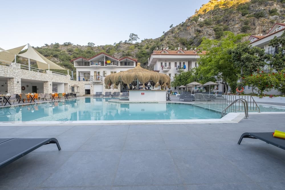 Akdeniz Beach Otel - Image 1