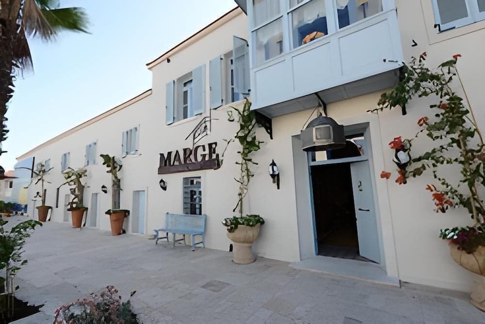 Marge Otel - Image 1