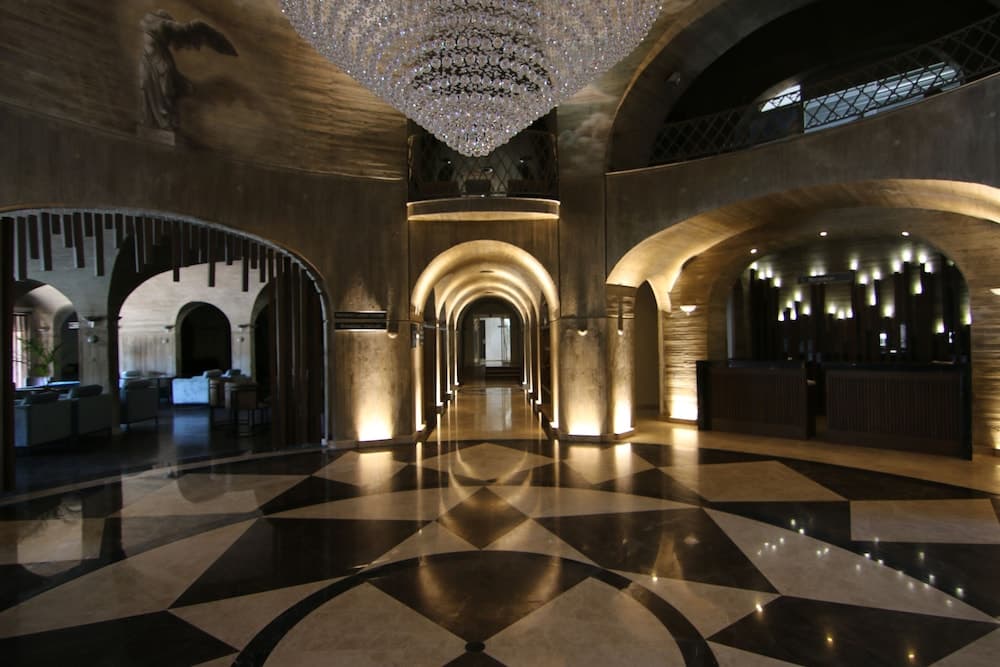 Ambrosia Oteli - Image 2