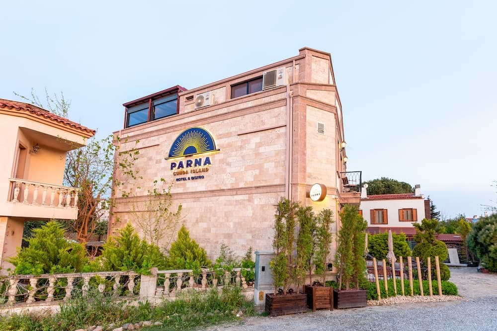 Parna Hotel - Image 1