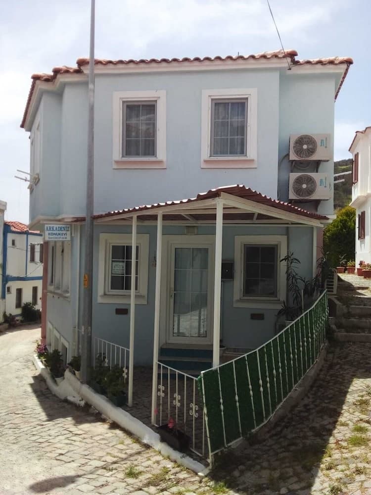 ArkaDeniz Konukevi Bozcaada - Image 1