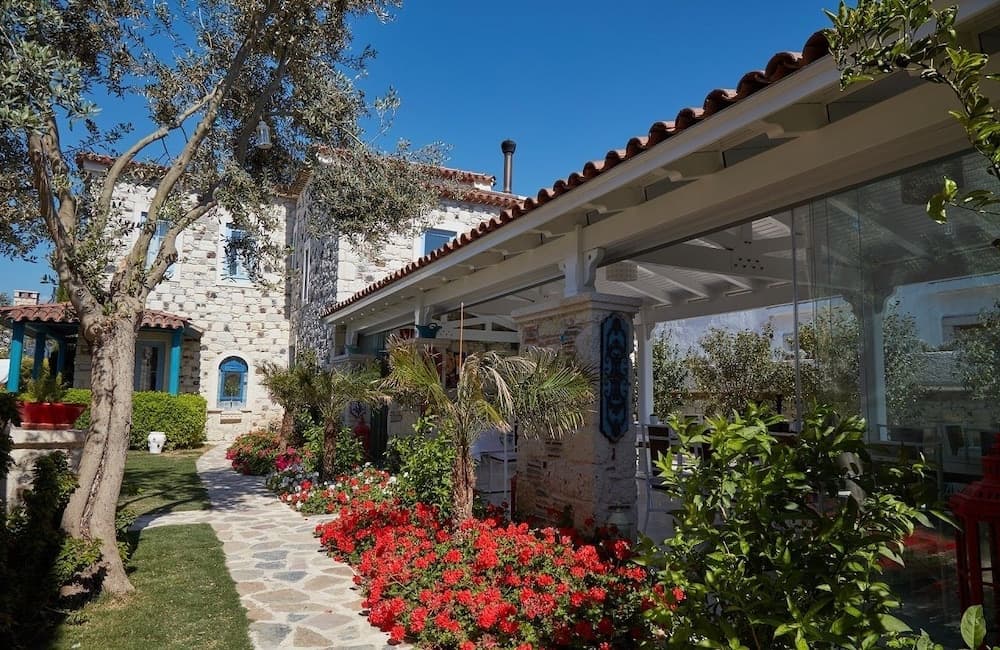 Alacatı Onoda Otel - Image 1