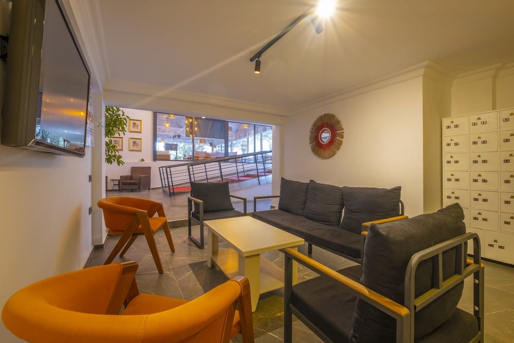 Akdeniz Beach Otel - Image 1