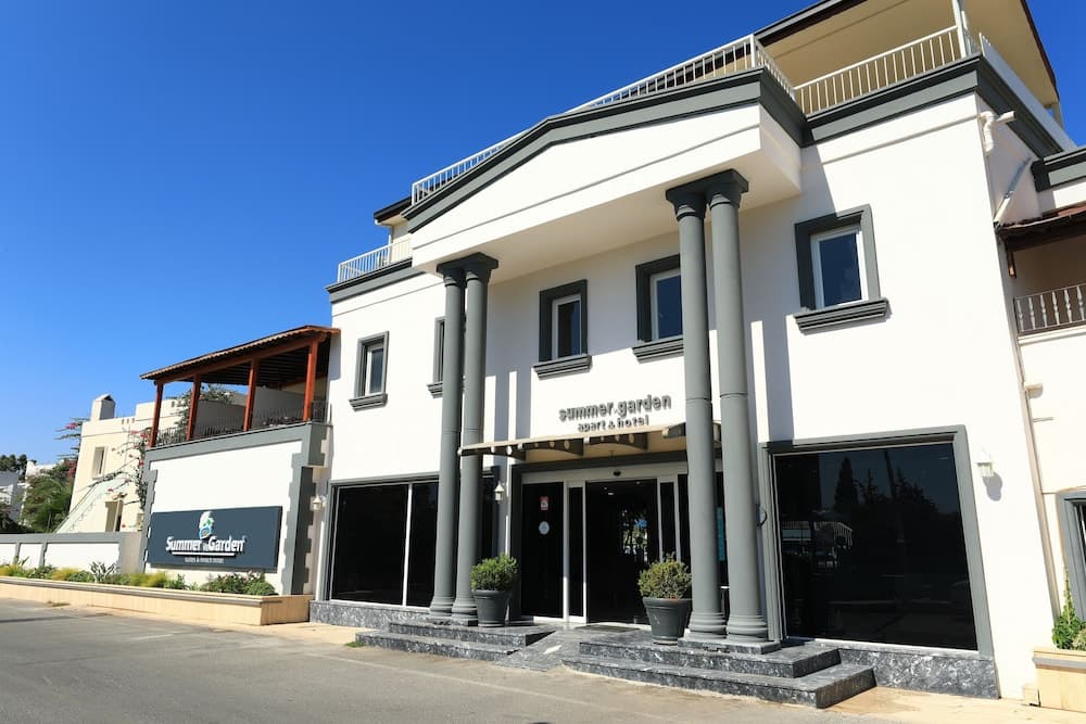 Summer in Garden Süitler & Plaj Oteli - Image 1