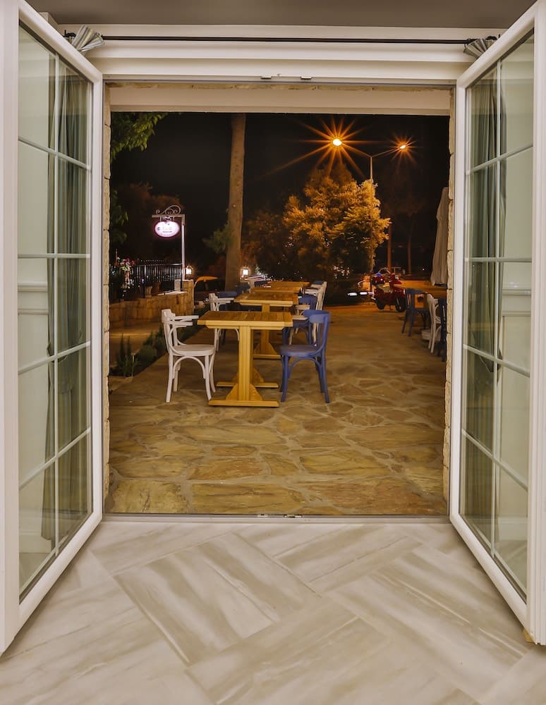 Livia Otel - Image 2