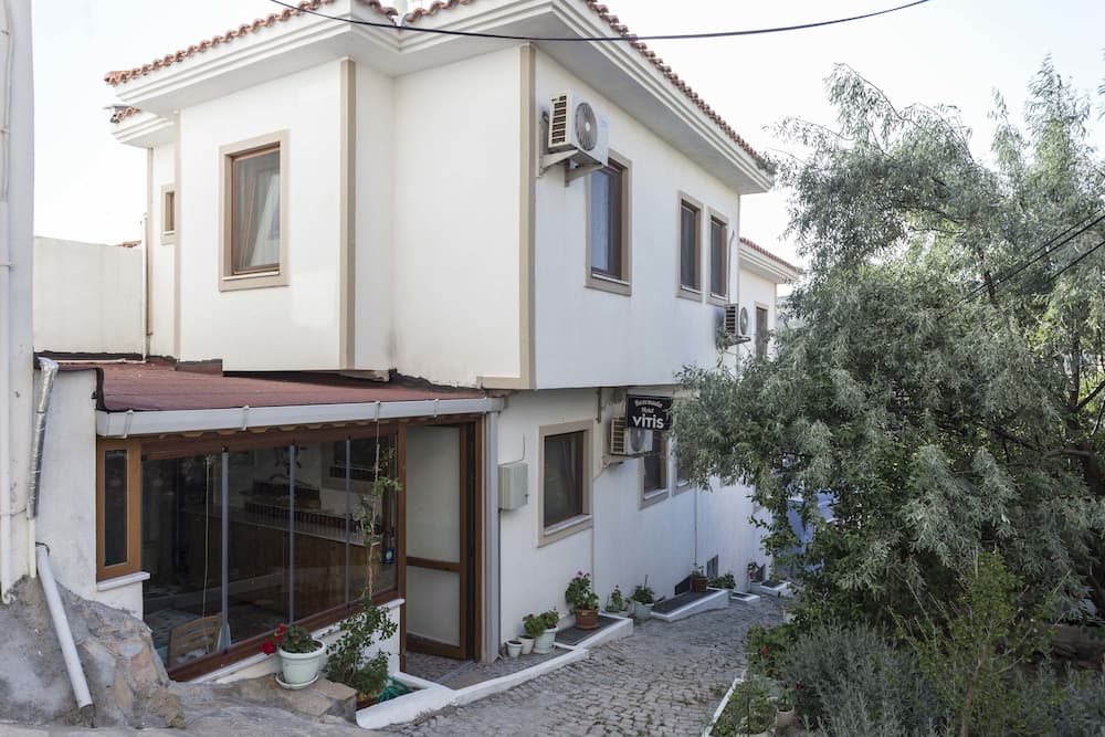 Bozcaada Otel Vitis - Image 1