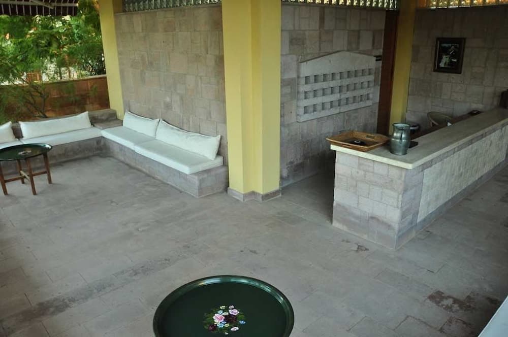 Palm Court Suites - Image 2