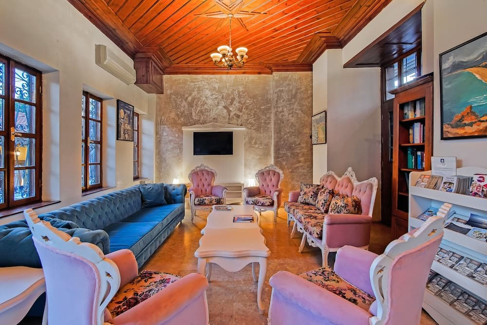 La Paloma Hotel - Image 1