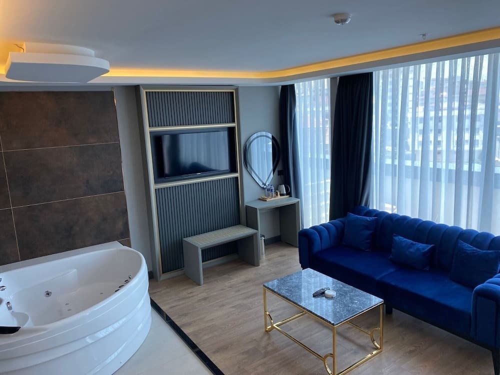 216 Ruby Süit - Image 2