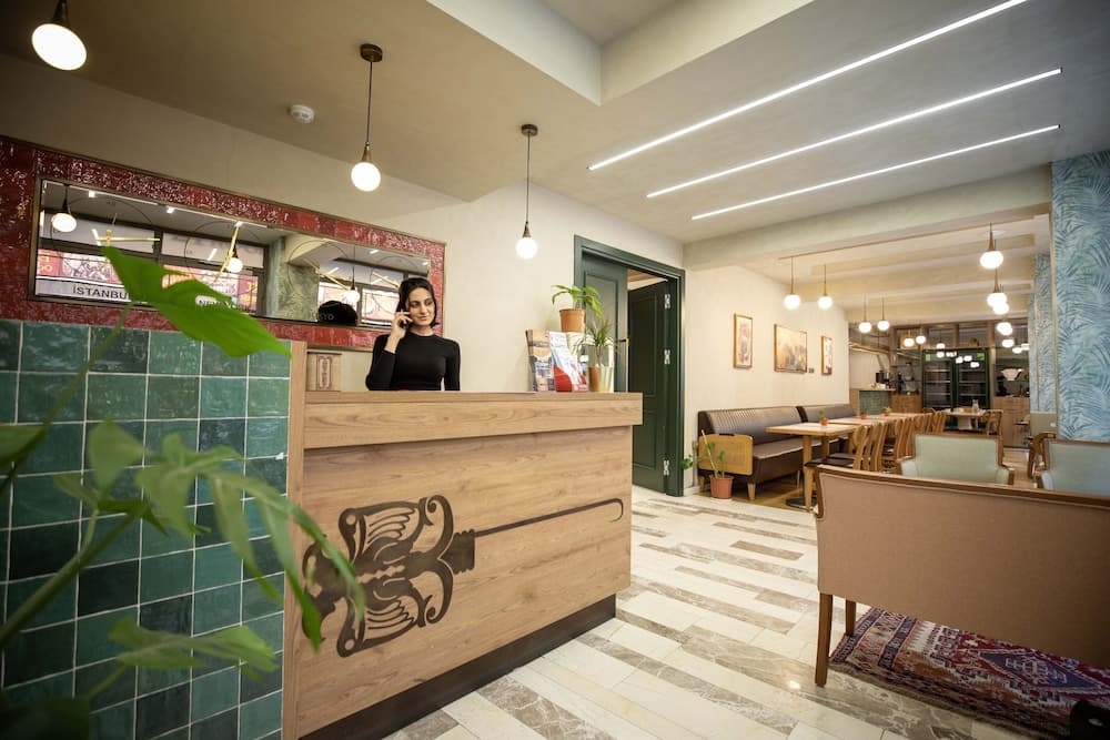 21 Rooms Hotel - Image 4