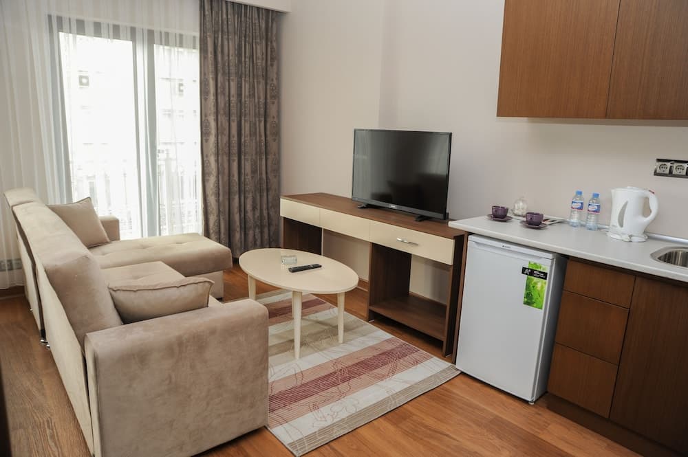 Elits Suits - Image 4