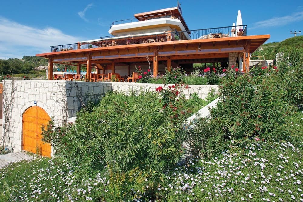 Alacati Villa Renk - Image 1