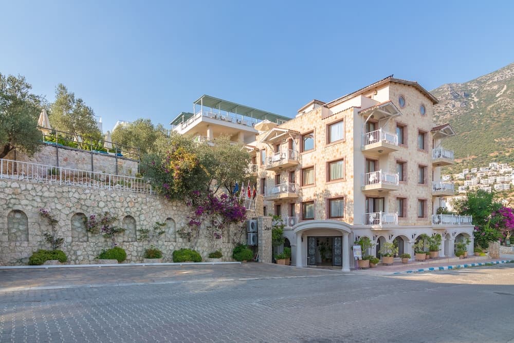 Kalkan Oasis Otel - Yetişkinlere Özel - Image 1