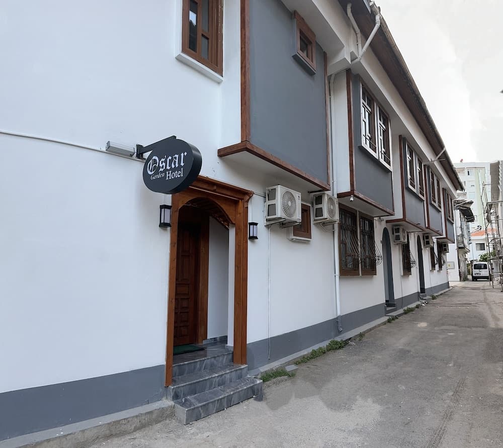 Oscar Garden - Image 1