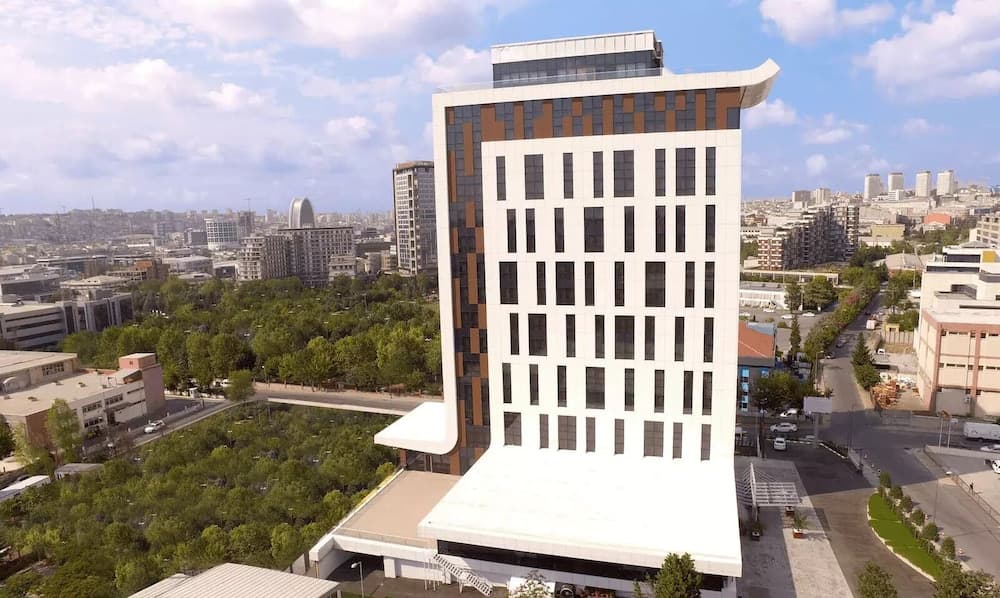 Grand Harilton Hotel - Image 1