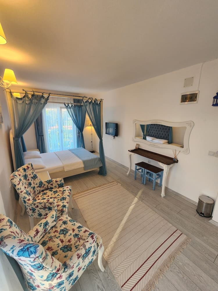 Tarcin Alacati Otel - Image 3