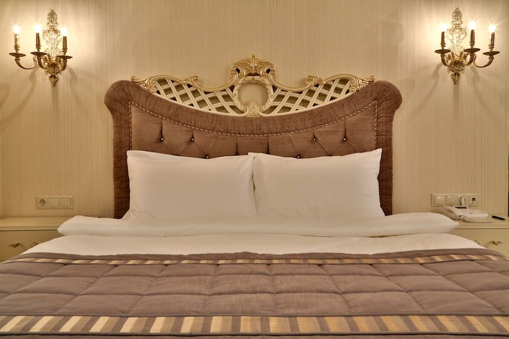 Cassiel Otel - Image 4