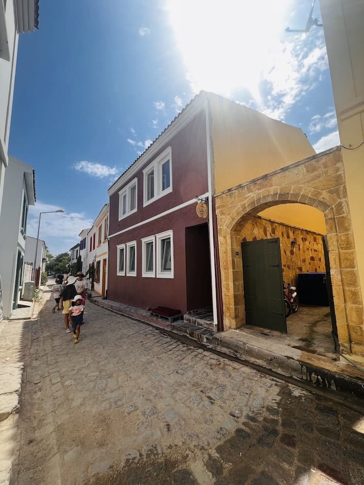 Hüya Bozcaada - Image 1